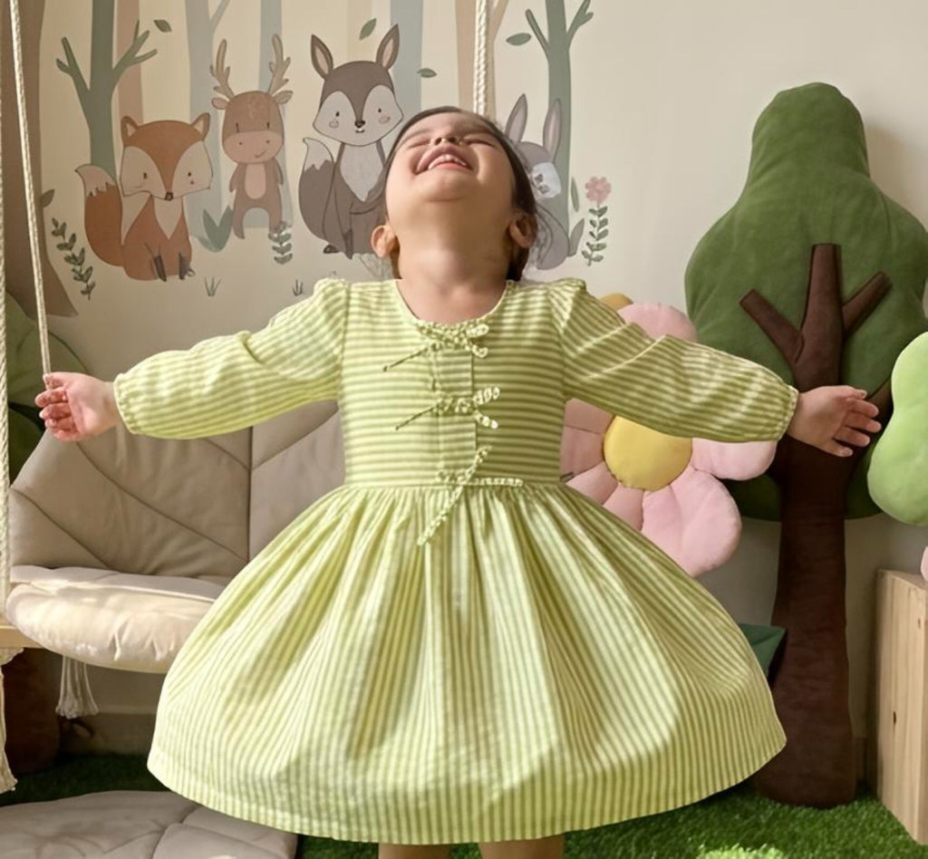 3 little bow dress- Mint Green